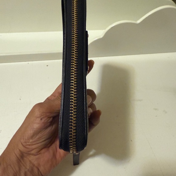 Kate Spade Black Wallet in great condition. Has 12 slots and 7 packets - Picture 3 of 10